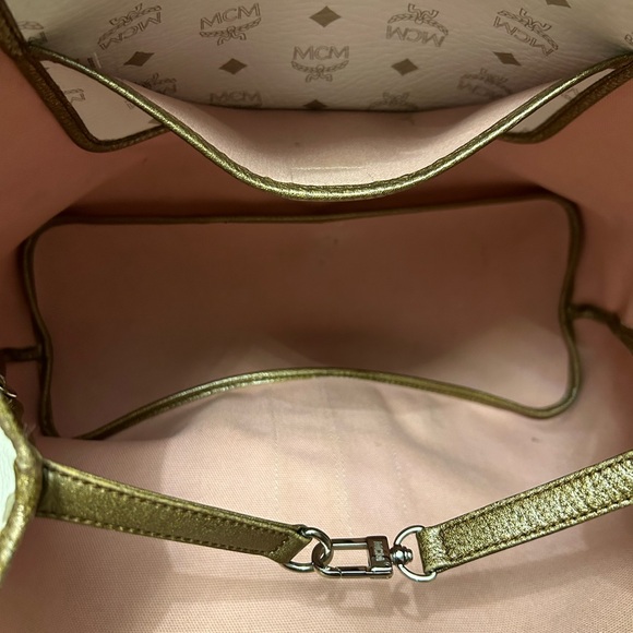 MCM Visetos Princess Lion Tote Bag w/COA Approx. 14 x 11 x 5.5 - Picture 11 of 17